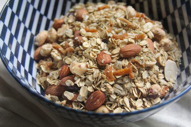 Granola with Ginger, Almonds and Hemp Seed Hearts