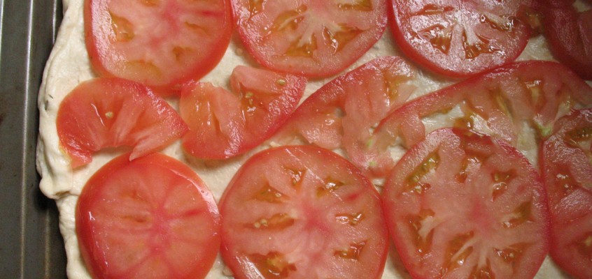 Simple Tomato and Basil Pizza
