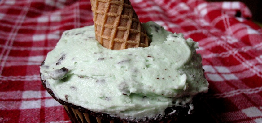 Mint Chocolate Chip Happy Cone Cupcakes