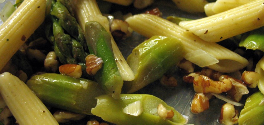 Penne and Asparagus Salad with Pecans